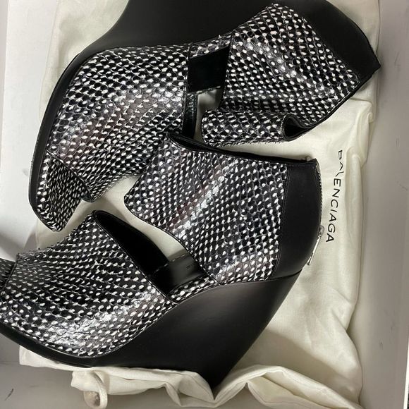 HOST PICK!! 💖 BALENCIAGA Snakeskin Wedge Sandals - Picture 6 of 9